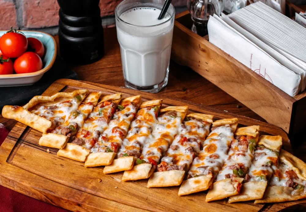 Kuşbaşı Kaşarlı Pide